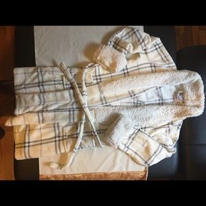 Martha Stewart collection Plush rob